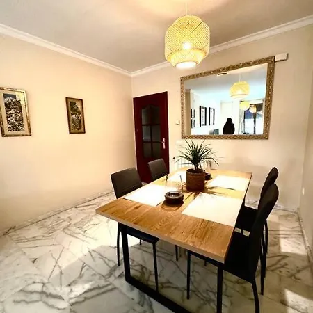 En Pleno Centro Con Aparcamiento Opcional *